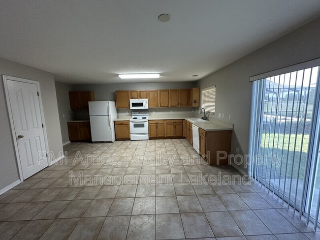 Building Photo - 6955 Lake Eaglebrooke Dr
