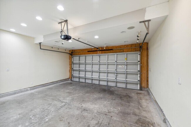 Building Photo - 9520 Mintworth Ave