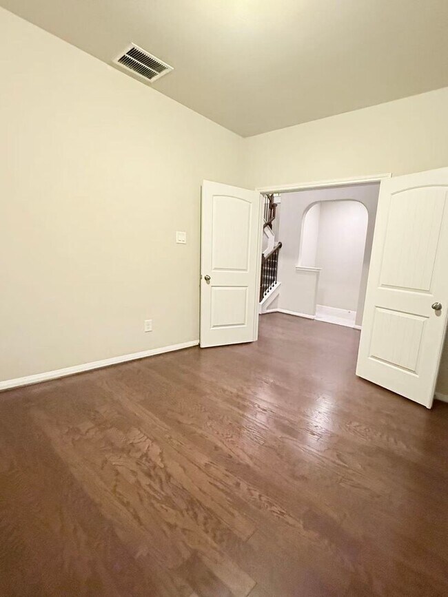 Building Photo - Private docking and lake view in Katy near major highway!