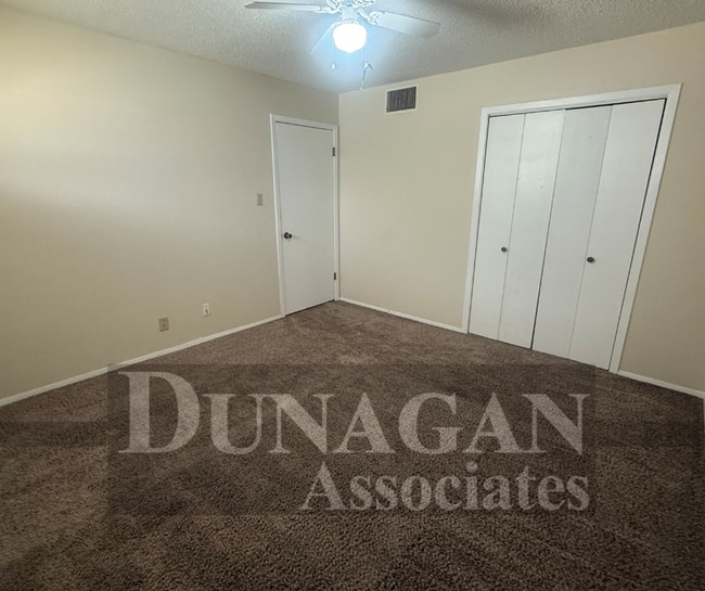 Building Photo - 2 bedroom 1 bath apartment