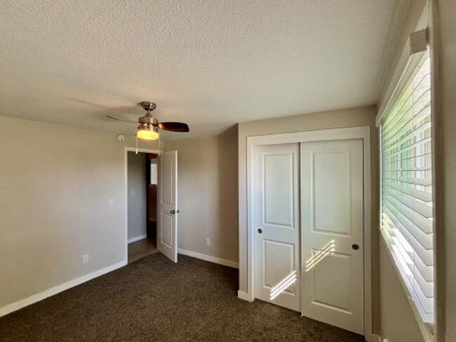 Building Photo - 722 S Kcid Rd