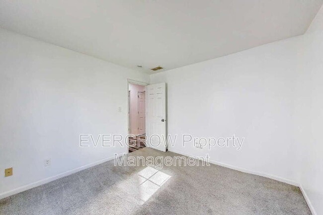 Building Photo - 142 N 7th Ave