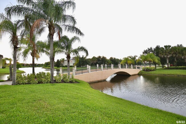 Building Photo - Beautiful 3/2 Corner Duplex with Water Vie...