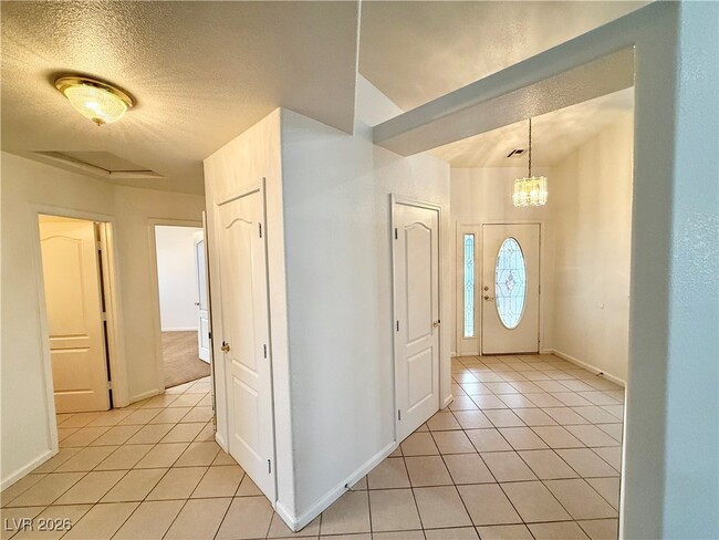 Building Photo - 5421 N Fleetwood Pl