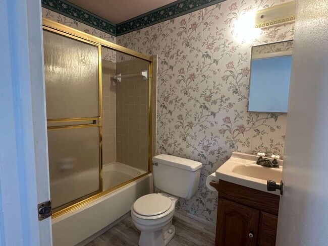 Building Photo - Nice 2/2/1 with office/den