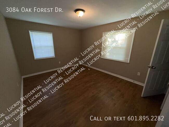 Building Photo - 3084 Oak Forest Dr