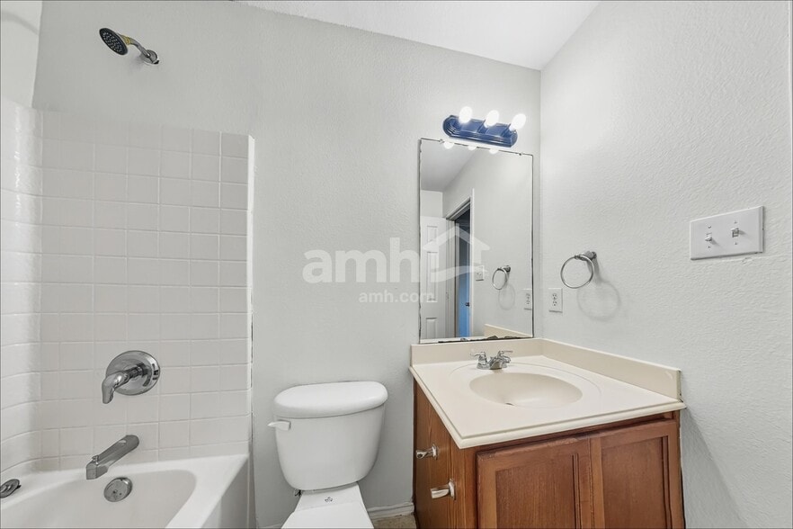 Building Photo - 5512 Parkview Hills Ln
