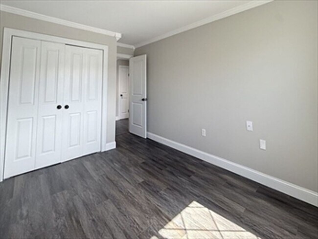 Building Photo - 2 bedroom in sought after Heritage Green Condo Association