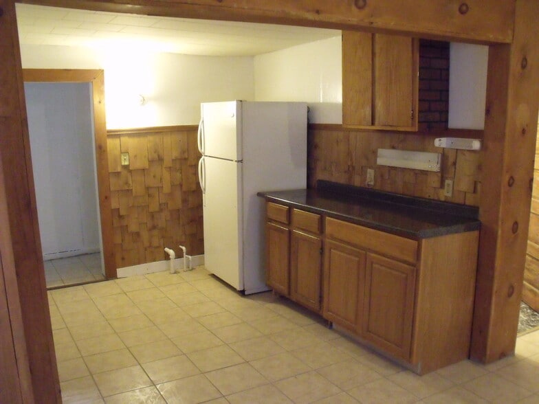 Building Photo - 6 W Shore St