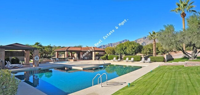 Building Photo - "Charming 2-Bed, 2-Bath Townhouse with Cozy Fireplace in Tucson's Scenic Sunrise Territory neighb...