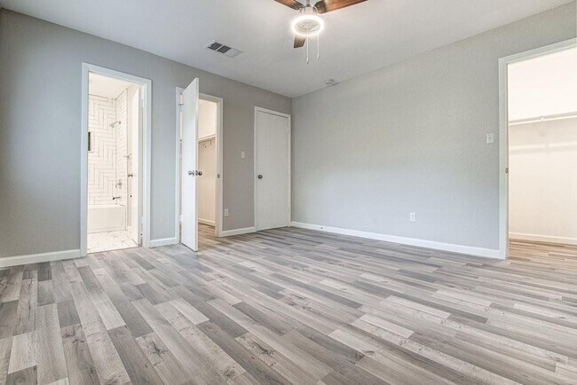 Building Photo - 5203 Bogey Ct