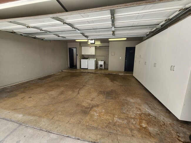 Building Photo - 1502 Rock Glen Ave