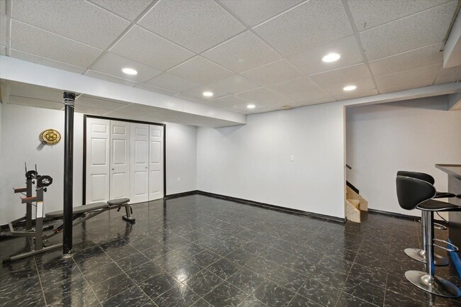 Building Photo - 578 E Mahan Ave