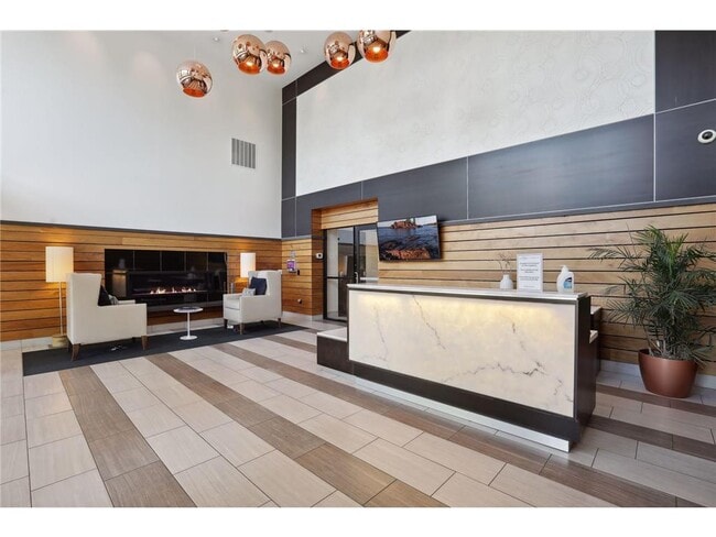 Building Photo - 401 SE Main St