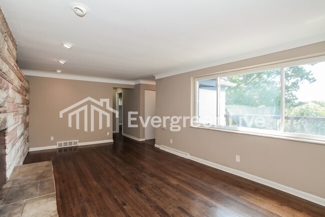 Building Photo - 5774 Glow Ct