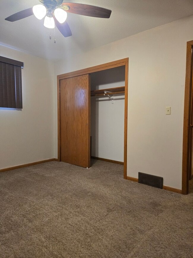 Building Photo - 922 E 12th Ave