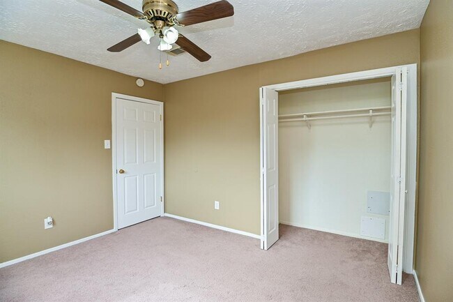 Building Photo - 6208 Vinewood Ln