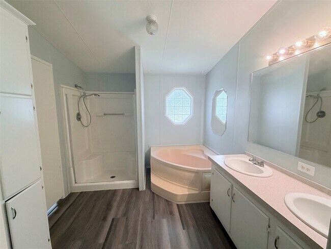 Building Photo - 12738 Pecan Tree Ct