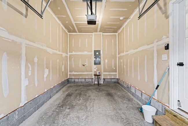 Building Photo - Townhome For Lease - Thompson's station