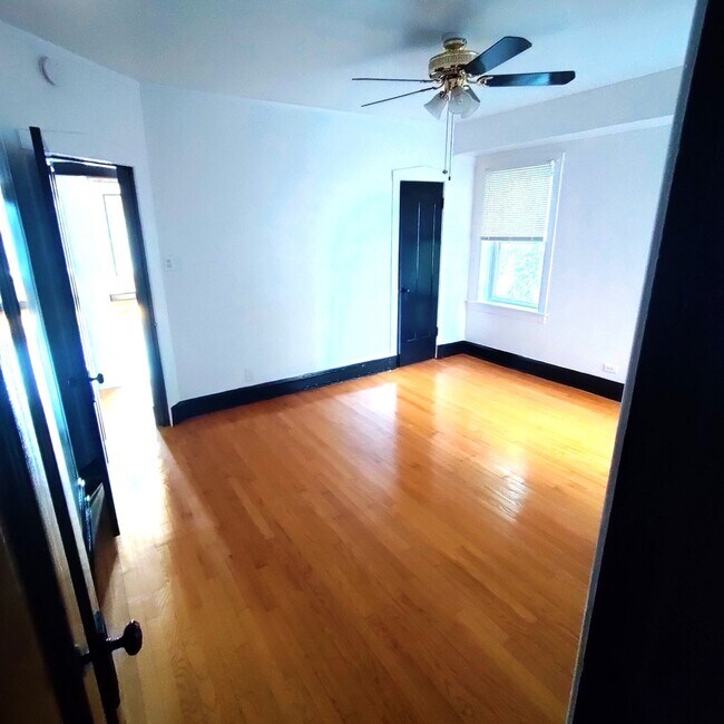 Building Photo - 7746 S Jeffery Blvd