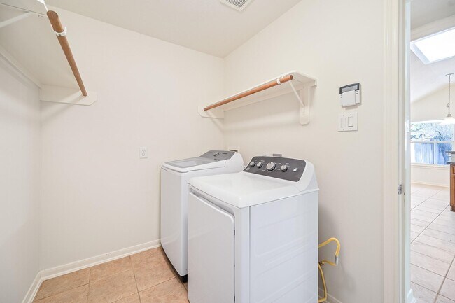 Building Photo - 8027 Daylilly Creek Dr
