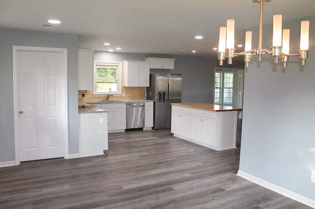 Building Photo - 2226 Windcrest Dr