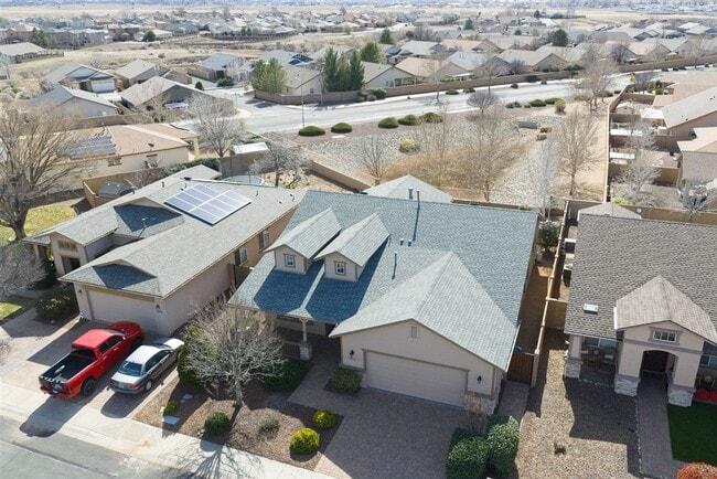 Building Photo - 4 bedroom, 2 bath Home in Quailwood