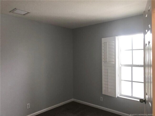 Building Photo - 4567 SE Murray Cove Cir