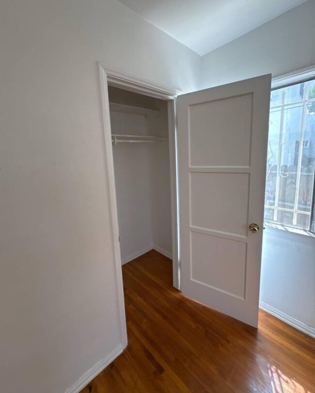 Building Photo - 3.0 bedroom in Los Angeles California 90036