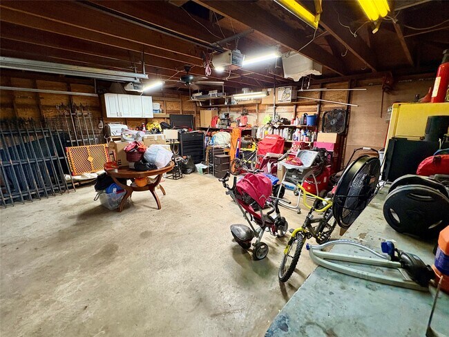 Building Photo - 21802 Rotherham Dr