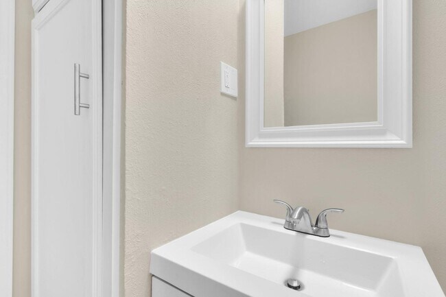 Building Photo - 701 George Hopper Rd