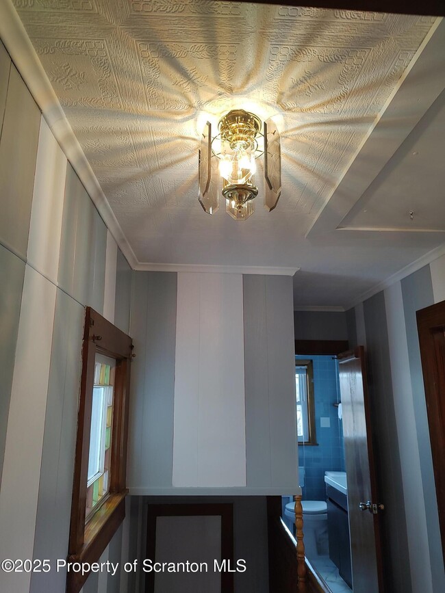 Building Photo - 1023 Carmalt St