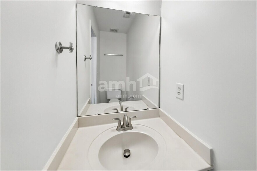 Building Photo - 1442 Deer Forest Dr