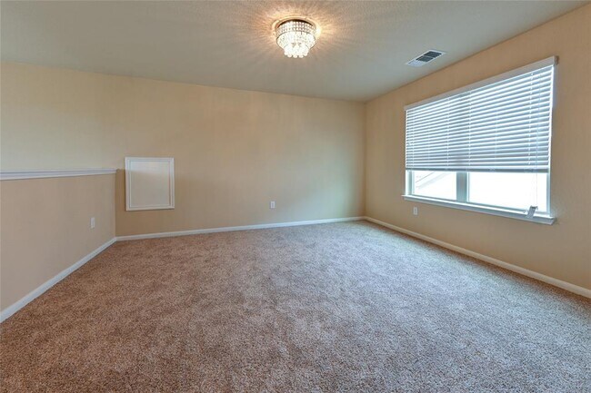 Building Photo - 613 Pinnacle Dr