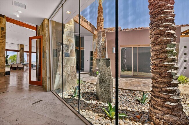 Building Photo - 9 Rockcrest