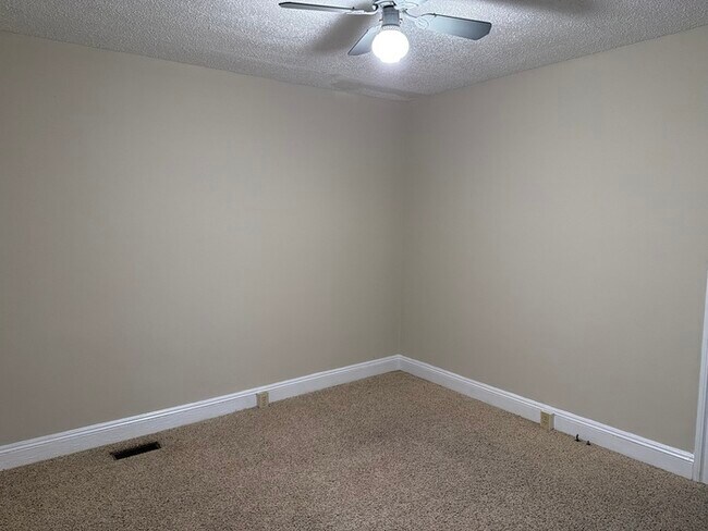 Building Photo - 427 Cedar St