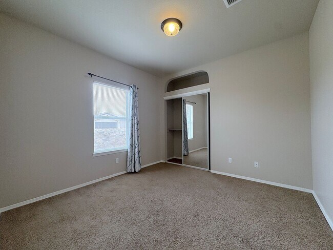 Building Photo - Northeast El Paso 3 Bed/2 Bath Refrig A/C