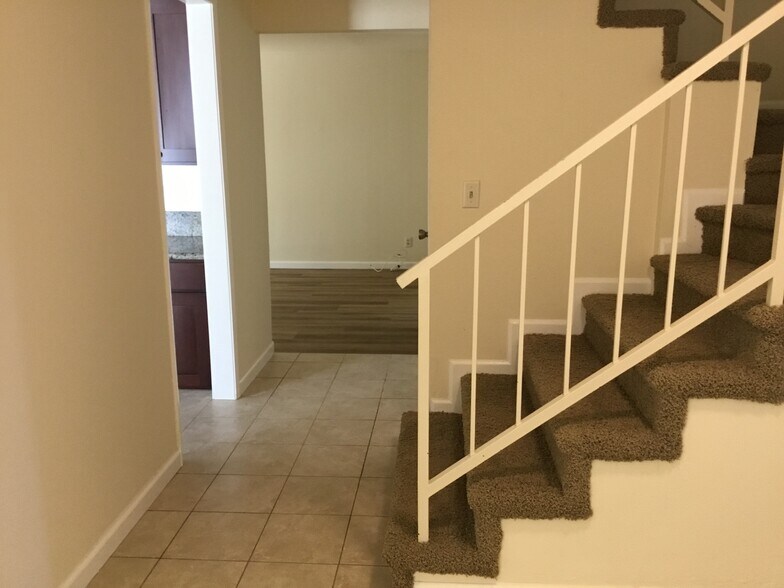 Building Photo - 20234 Blythe St