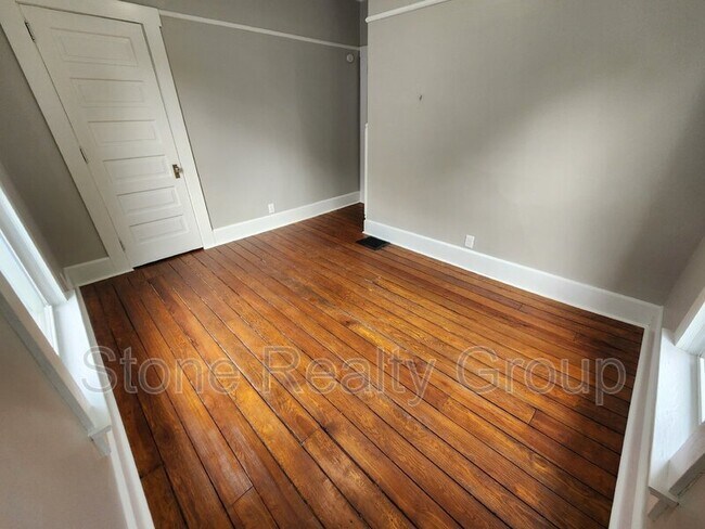 Building Photo - 636 S 7th St