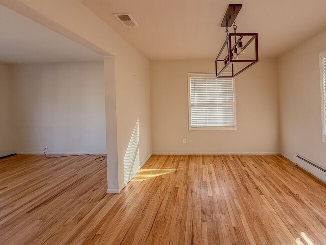 Building Photo - 2710 Pendleton Dr