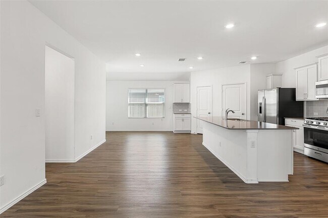 Building Photo - 155 Salt Springs Rd