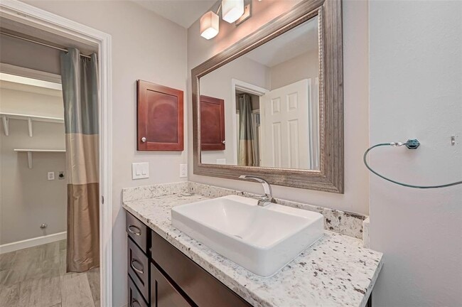 Building Photo - 11627 Briar Rose Dr
