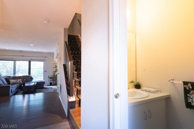 Building Photo - 242 Penns Way