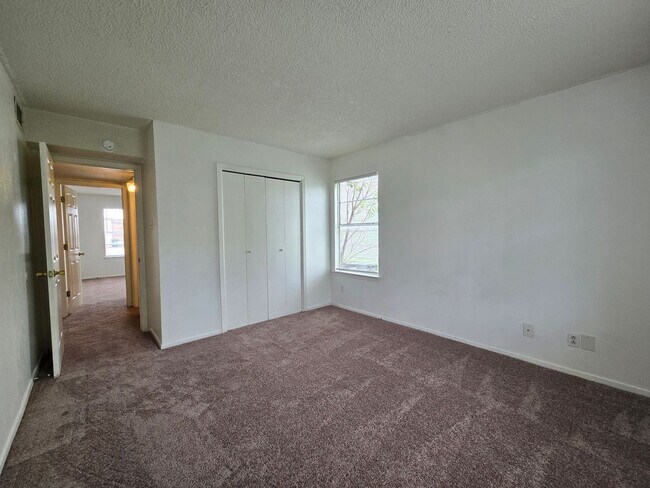 Building Photo - 1305 Quail Cir