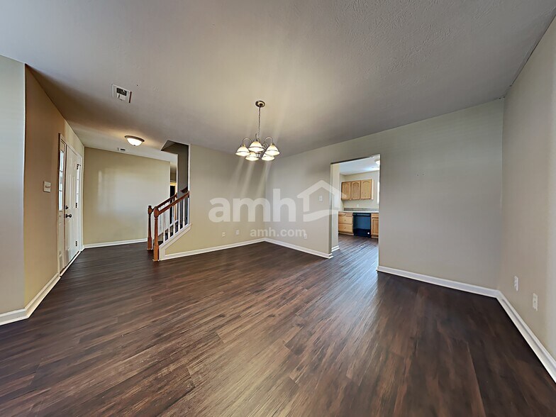 Building Photo - 4449 Oakbank Ln NW