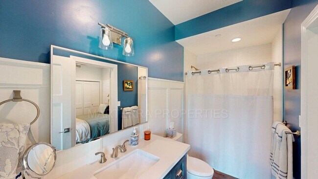 Building Photo - Beautiful home In Eastside Costa Mesa