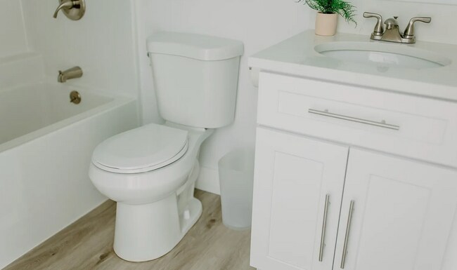 Building Photo - Fully Furnished Studio Apartment!