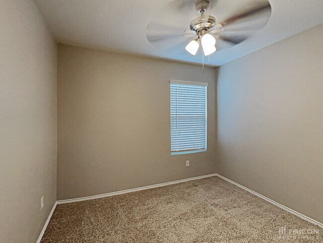 Building Photo - 747 Myrtle Ln