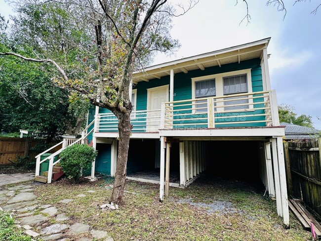 Building Photo - 1722 1/2 Orange St