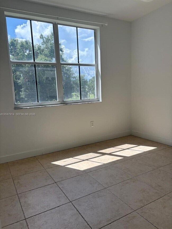 Building Photo - 2080 Greenview Shores Blvd